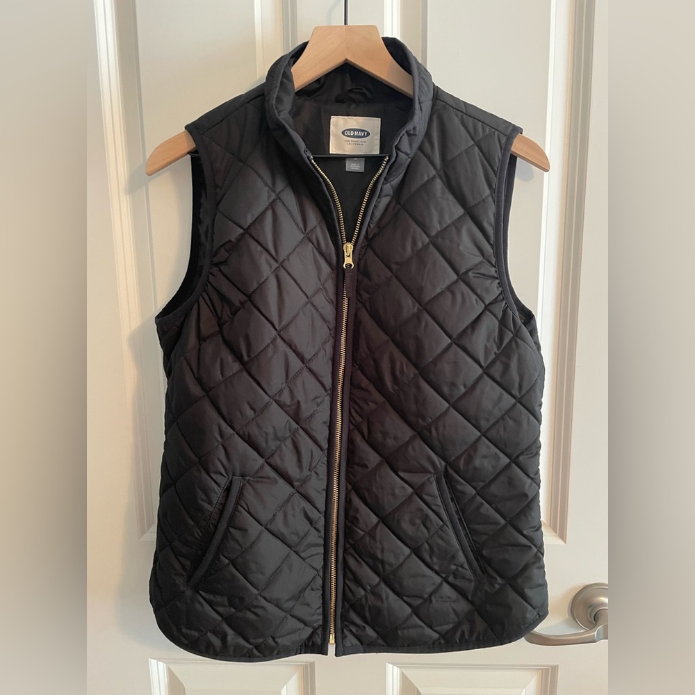 Old Navy quilted vest - size M